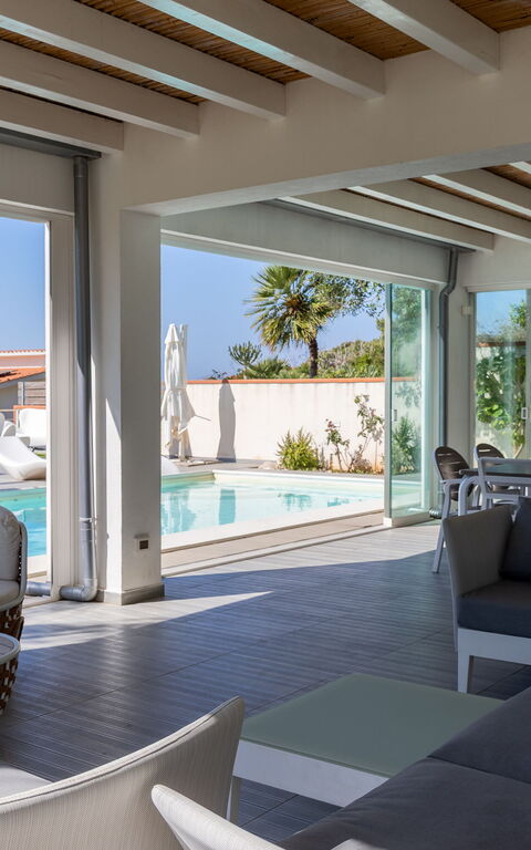 Villa Annalisa: Balcony / Terrace / Patio, Building Exterior, Outdoor