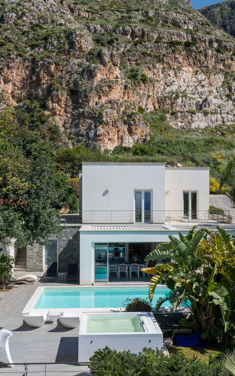 Villa Annalisa: Building Exterior, Hot Tub, Outdoor, Pool, Wellness