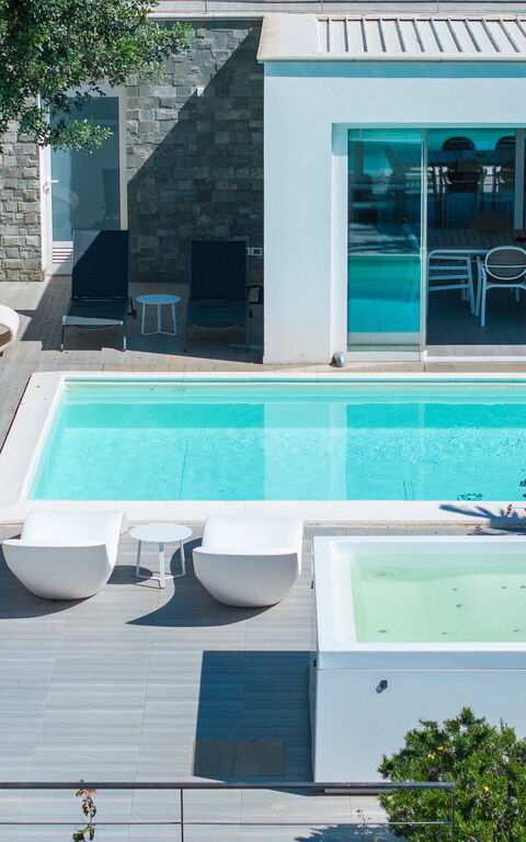 Villa Annalisa: Building Exterior, Hot Tub, Outdoor, Pool, Wellness