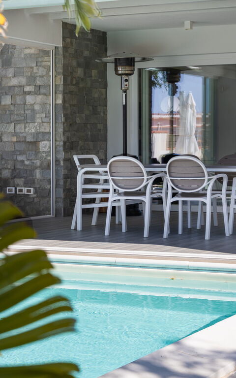 Villa Annalisa: Balcony / Terrace / Patio, Building Exterior, Outdoor, Pool