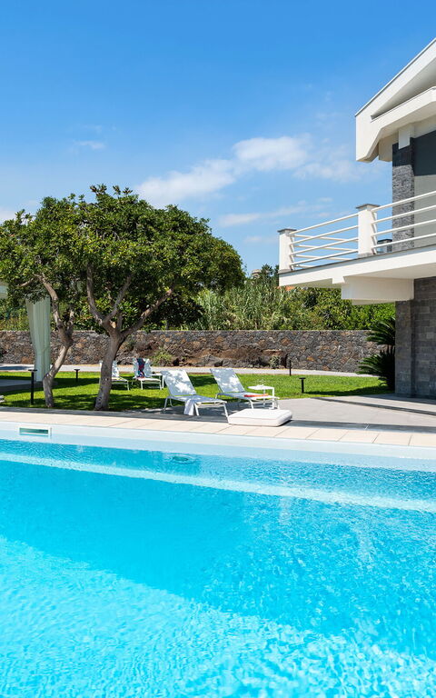 Villa Isabella: Outdoor, Pool