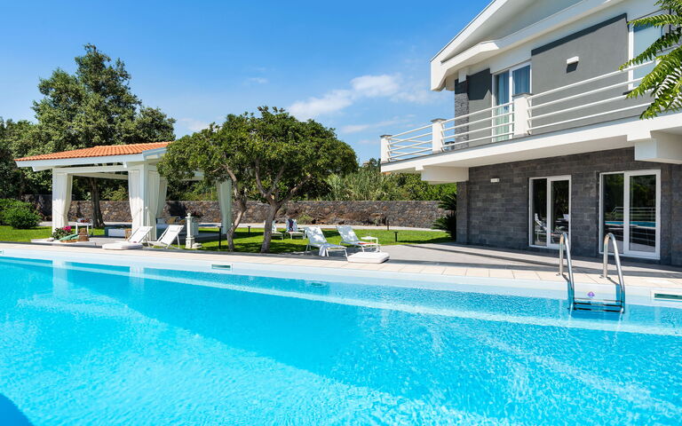 Villa Isabella: Outdoor, Pool
