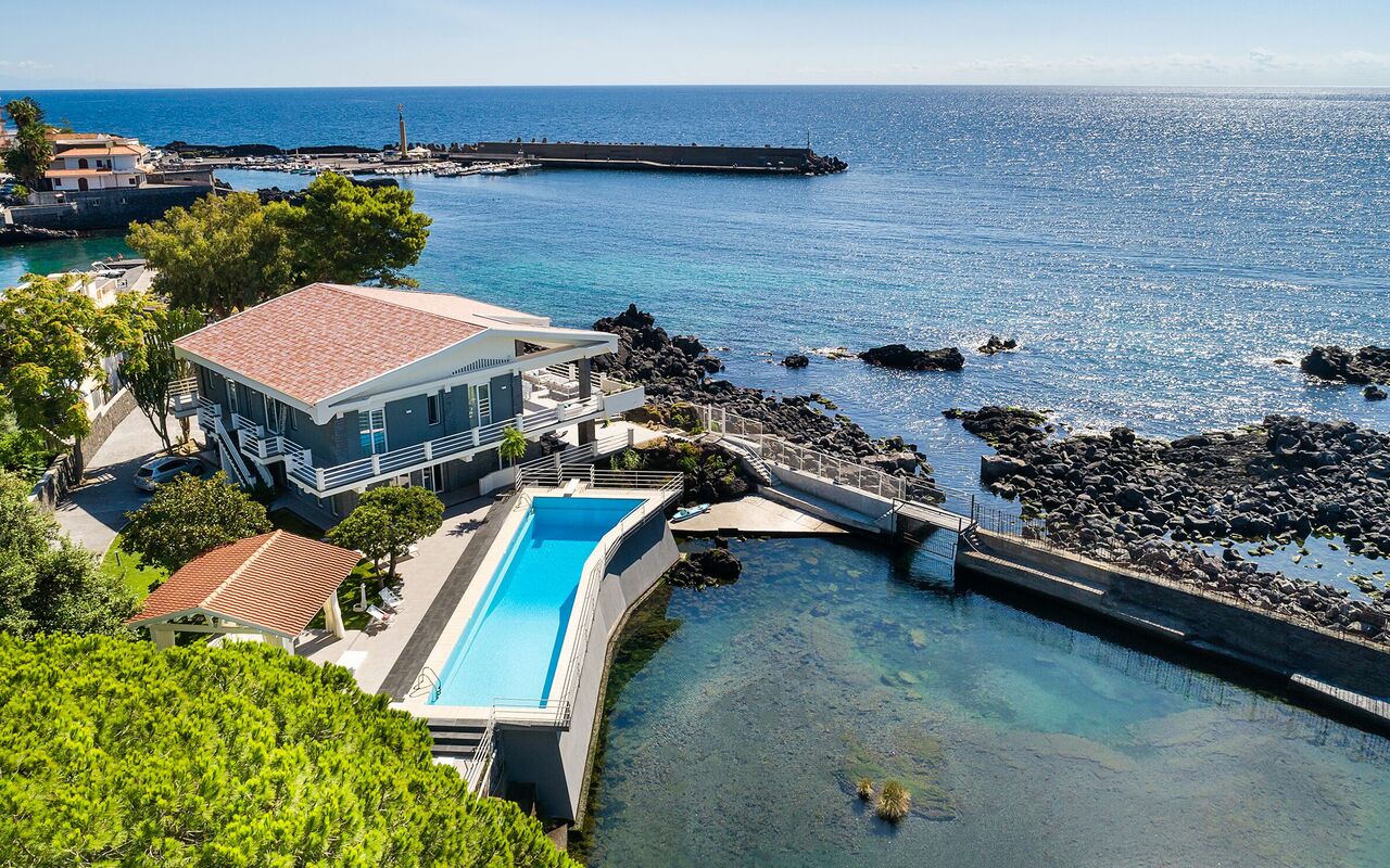 Villa Isabella: Outdoor, Pool, Scenic View, Summer