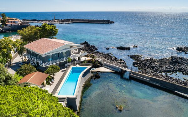 Villa Isabella: Outdoor, Pool, Scenic View, Summer