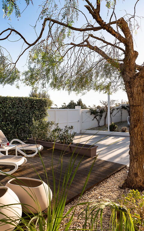 Anny: Building Exterior, Garden