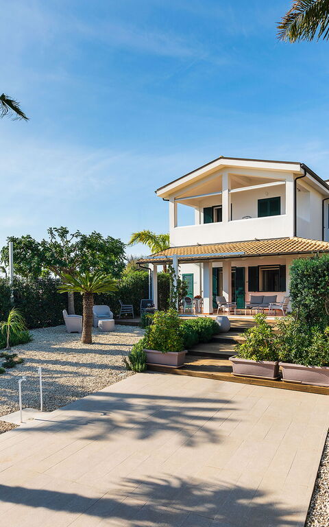 Anny: Building Exterior, Garden