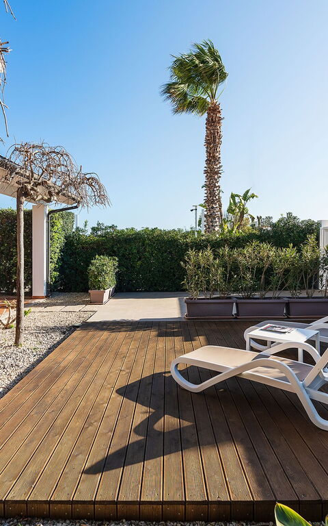 Anny: Building Exterior, Garden