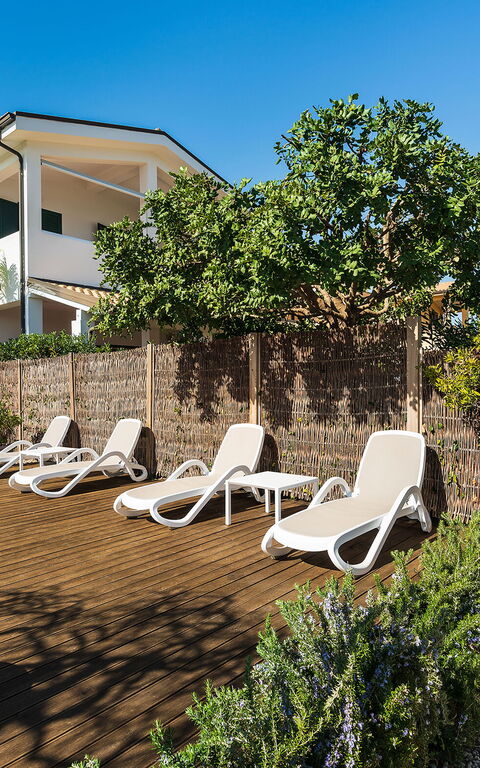 Anny: Building Exterior, Garden