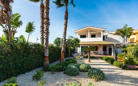 Accommodation Euthalia: Building Exterior, Garden, Outdoor