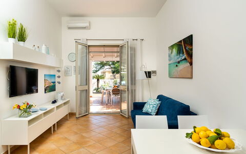 Accommodation Euthalia: Dining Room, Kitchen, Living Room