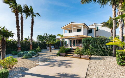 Accommodation Euthalia: Building Exterior, Garden, Outdoor