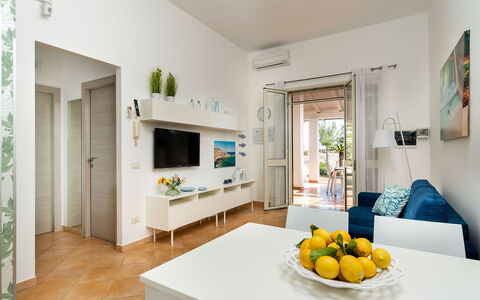 Accommodation Euthalia: Dining Room, Kitchen, Living Room