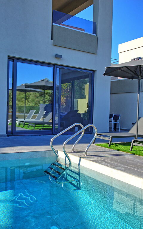 Villa Maripol: Building Exterior, Pool