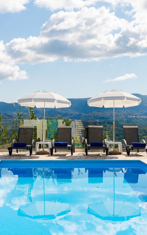 Villa Dinos: Pool, Summer