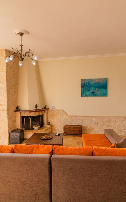 Villa Dinos: Living Room