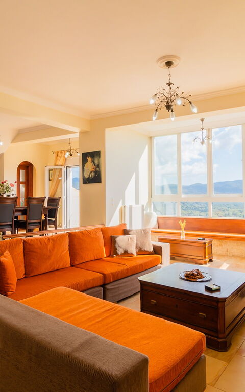 Villa Dinos: Living Room