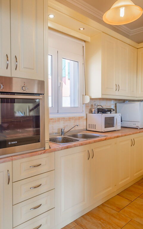 Villa Dinos: Kitchen