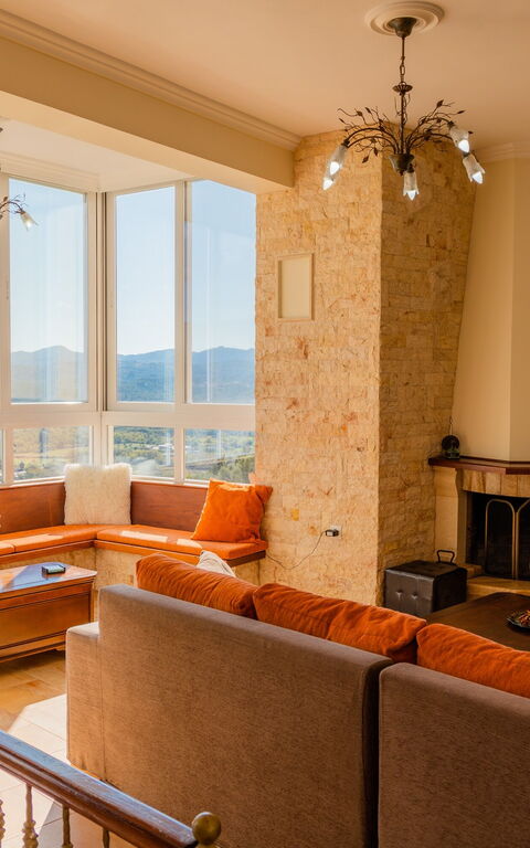 Villa Dinos: Living Room