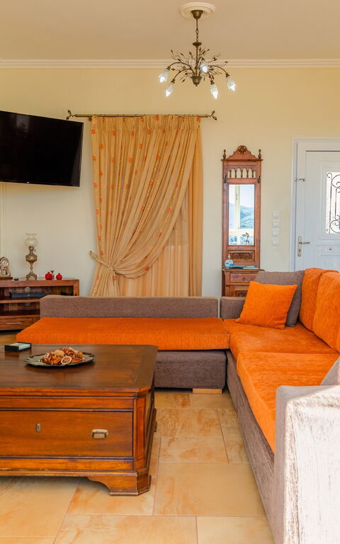 Villa Dinos: Living Room