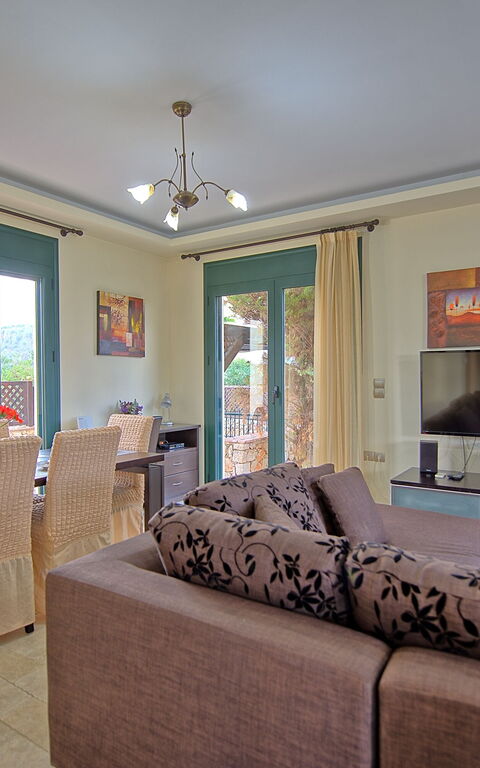 Villa Koules: Dining Room, Living Room