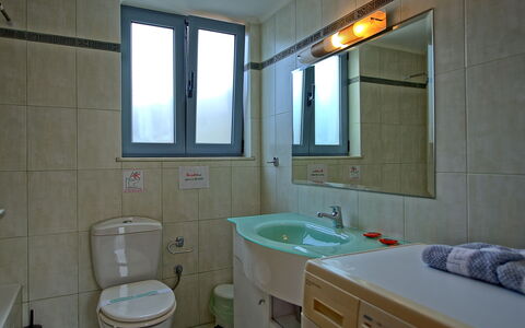 Accommodation Kastellina: Bathroom