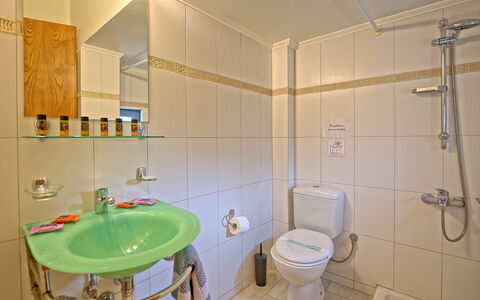 Accommodation Kastellina: Bathroom