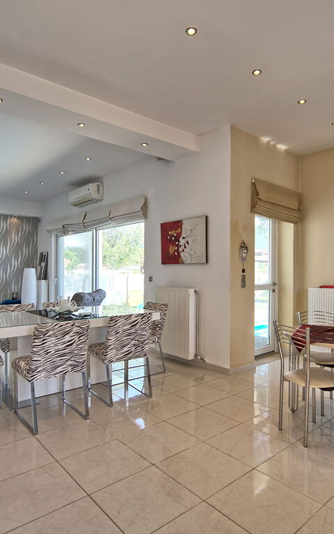 Beach Villa Christina: Dining Room, Kitchen, Living Room