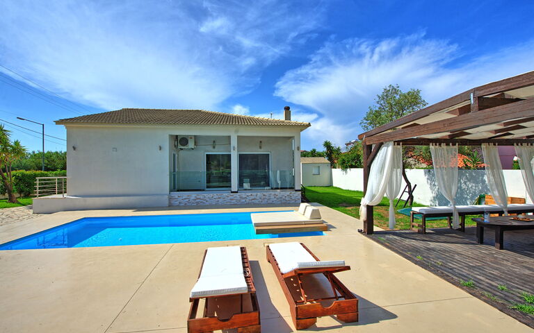 Beach Villa Christina: Pool