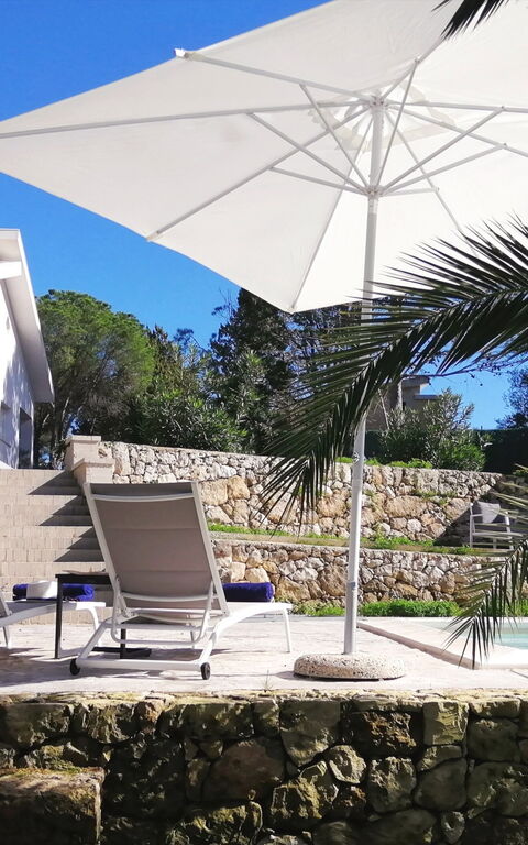 Nerodavola: Building Exterior