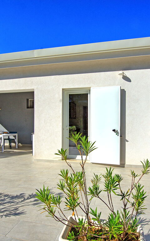 Nerodavola: Building Exterior, Summer