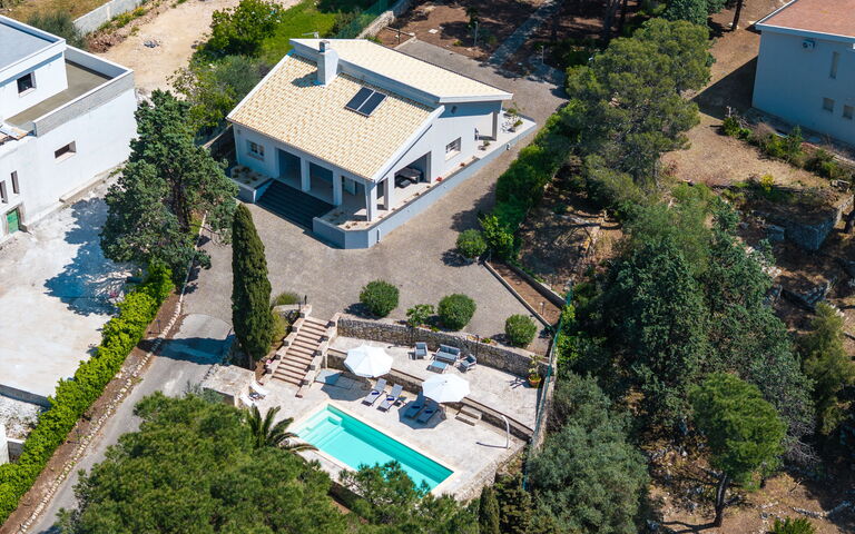 Nerodavola: Pool, Scenic View