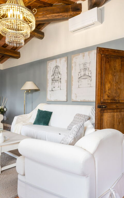 San Guido: Living Room