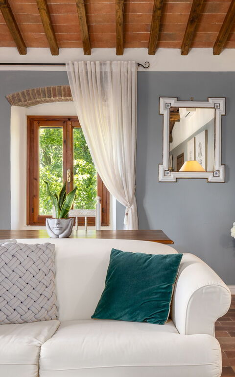 San Guido: Living Room