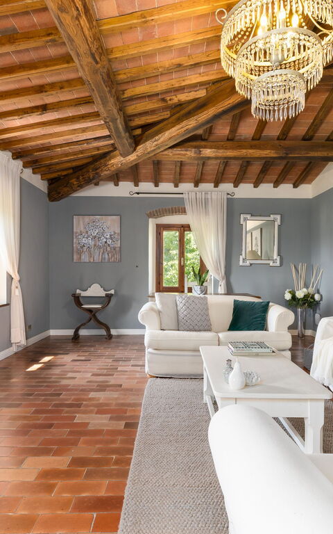 San Guido: Living Room