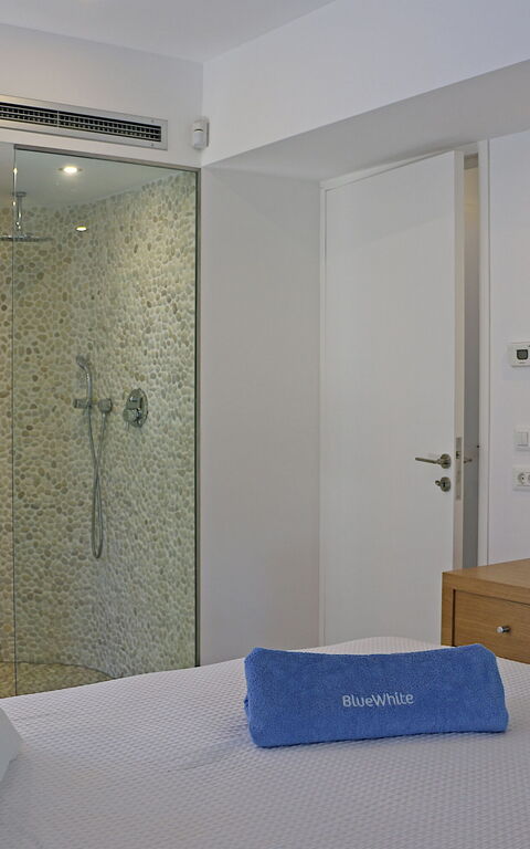 Villa Bluewhite: Bathroom, Bedroom