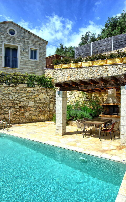 Villa Yaisemi: Balcony / Terrace / Patio, Pool, Summer