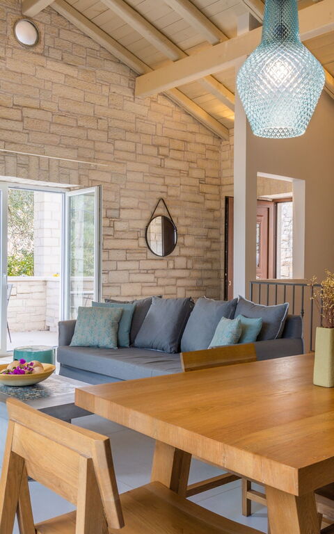 Villa Yaisemi: Dining Room, Living Room