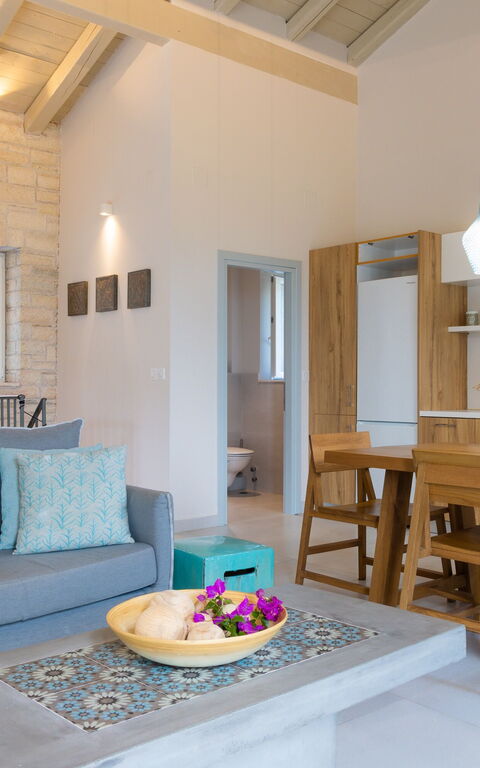 Villa Yaisemi: Dining Room, Living Room