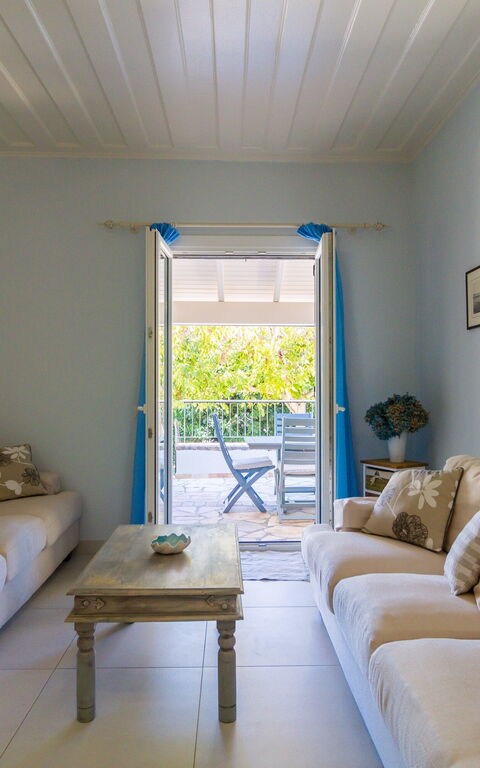 Votana House: Living Room