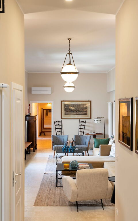 Aurispa: Living Room