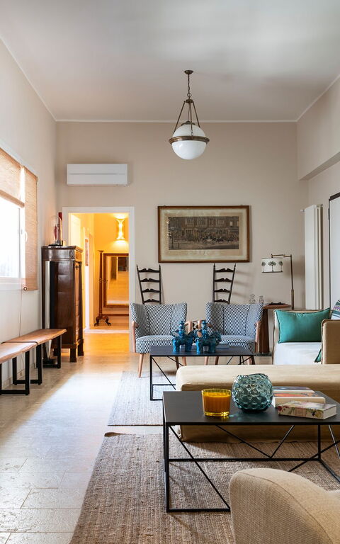 Aurispa: Living Room