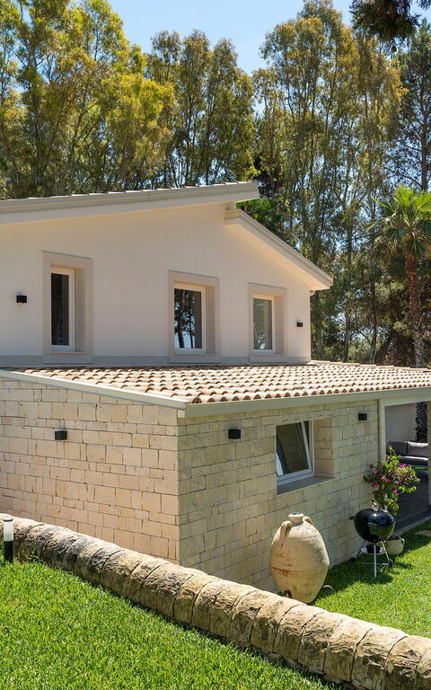 Marinella Punta Milocca: Garden, Outdoor