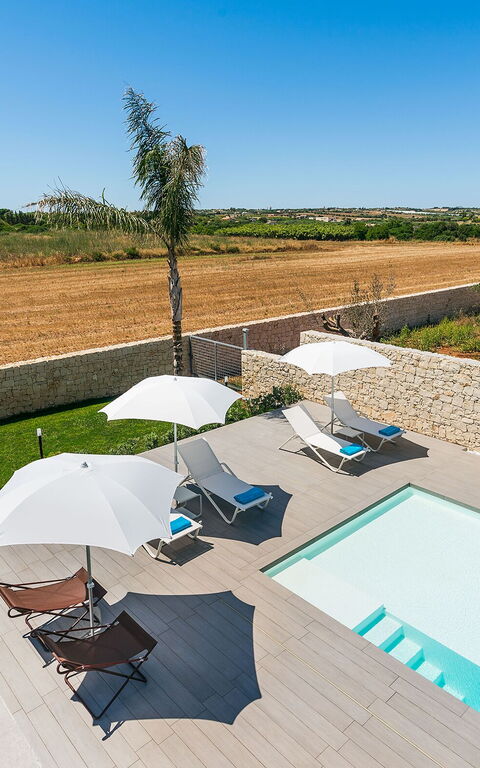 Villa Nica: Outdoor, Pool