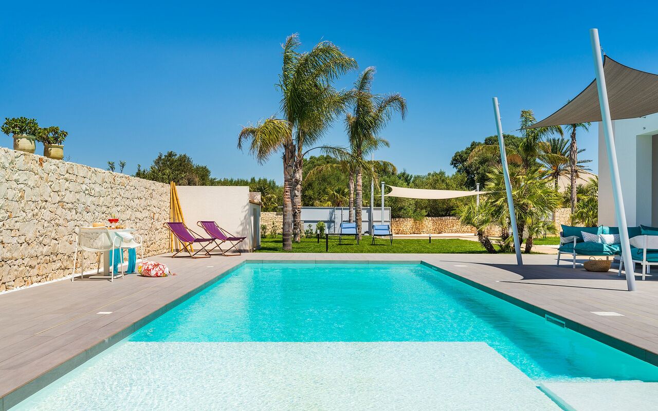 Villa Nica: Outdoor, Pool