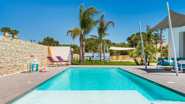 Villa Nica: Outdoor, Pool