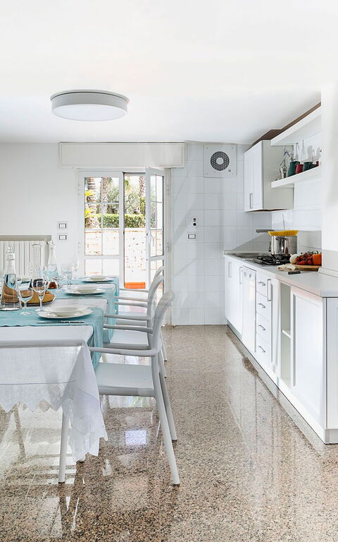 Villa Maya: Dining Room, Kitchen