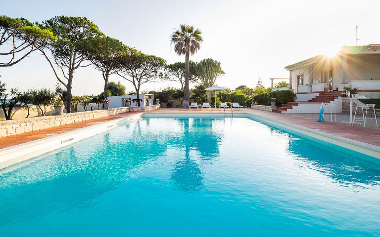 Villa Maya: Outdoor, Pool