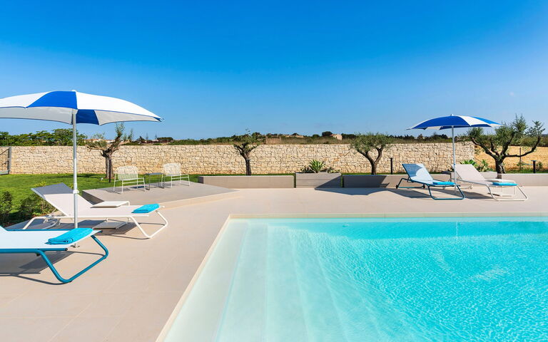 Villa Mia: Outdoor, Pool