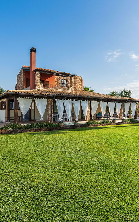 Villa Cielo: Building Exterior, Outdoor