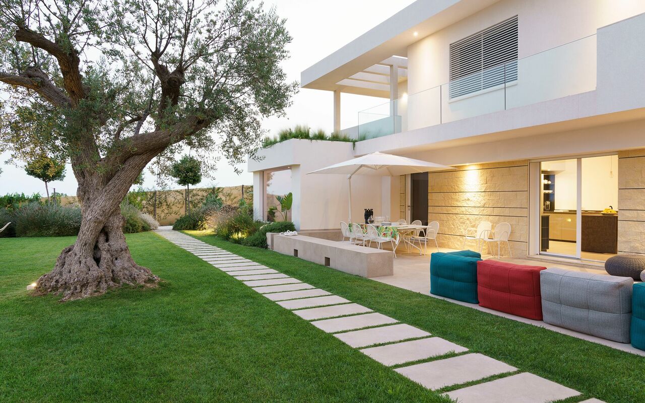 Villa Meravilla: Building Exterior